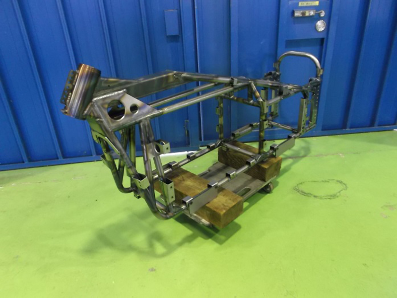 二輪車フレーム完成品